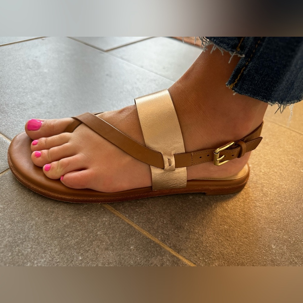 ColeHaan Women’s tan/gold sandals 8.5